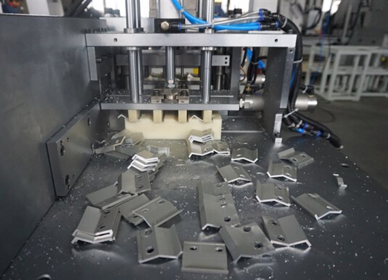 光伏壓塊沖切一體機(jī) 光伏壓塊沖切一體機(jī)