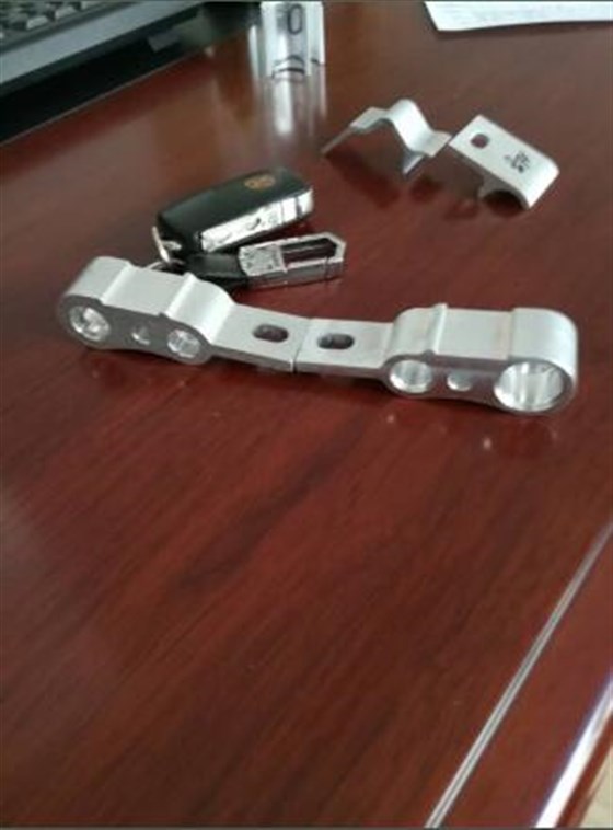 客戶切割的汽車(chē)配件圖片