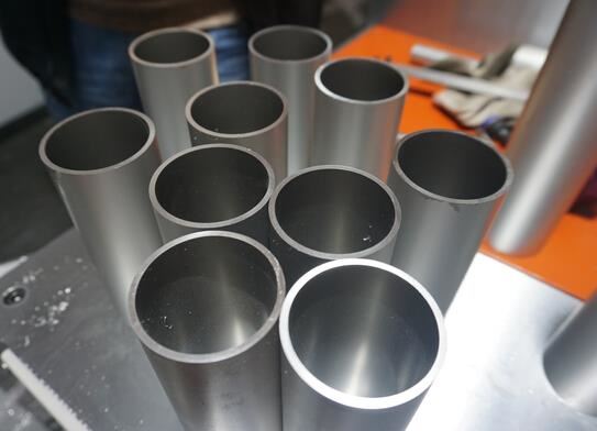 【廣西】鋁管專用切割機(jī)選擇分離式切鋁機(jī)光滑無毛刺，客戶即刻“行動(dòng)”了