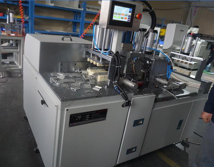 案例|太陽能光伏邊/中壓塊沖孔鋸切，一臺(tái)沖切一體機(jī)搞定