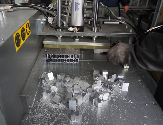 鋁材切割機(jī)切割120*20mm鋁型材，實(shí)現(xiàn)多根鋸切【河北】