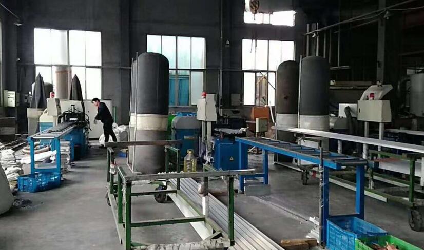 三年老客戶，起源于2片鋸片進展到3臺全自動切鋁機的訂購