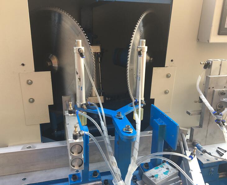 鋁型材切割機(jī)切割廣告燈箱專用，45度角邊框無縫銜接【江蘇案例】